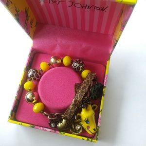 ⬇ $25 Betsey Johnson Giraffe Charm Bracelet
